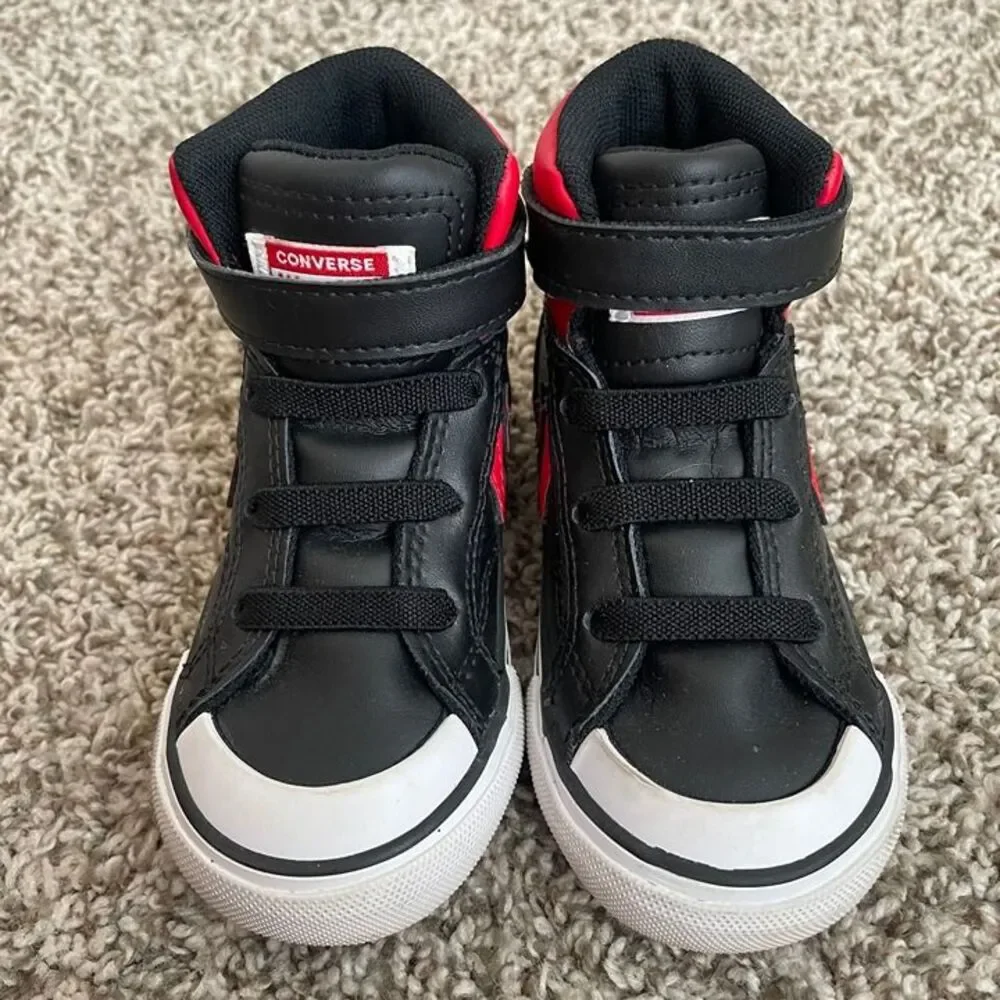 Size 7 / Toddler Boy Converse Sneakers